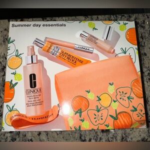 Clinique Skincare Summer Day Essentials Set! Brand New🧡